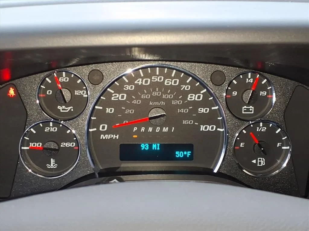 New 2025 Summit White Chevrolet 1WT image 25