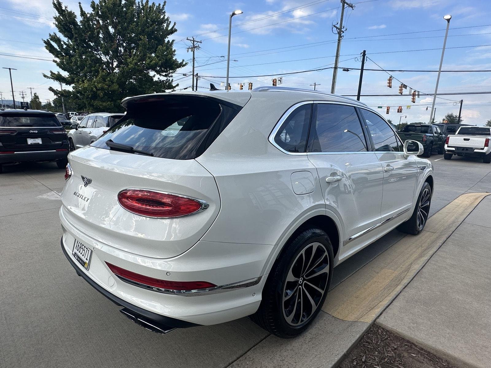Used 2023  BENTLEY  image 4