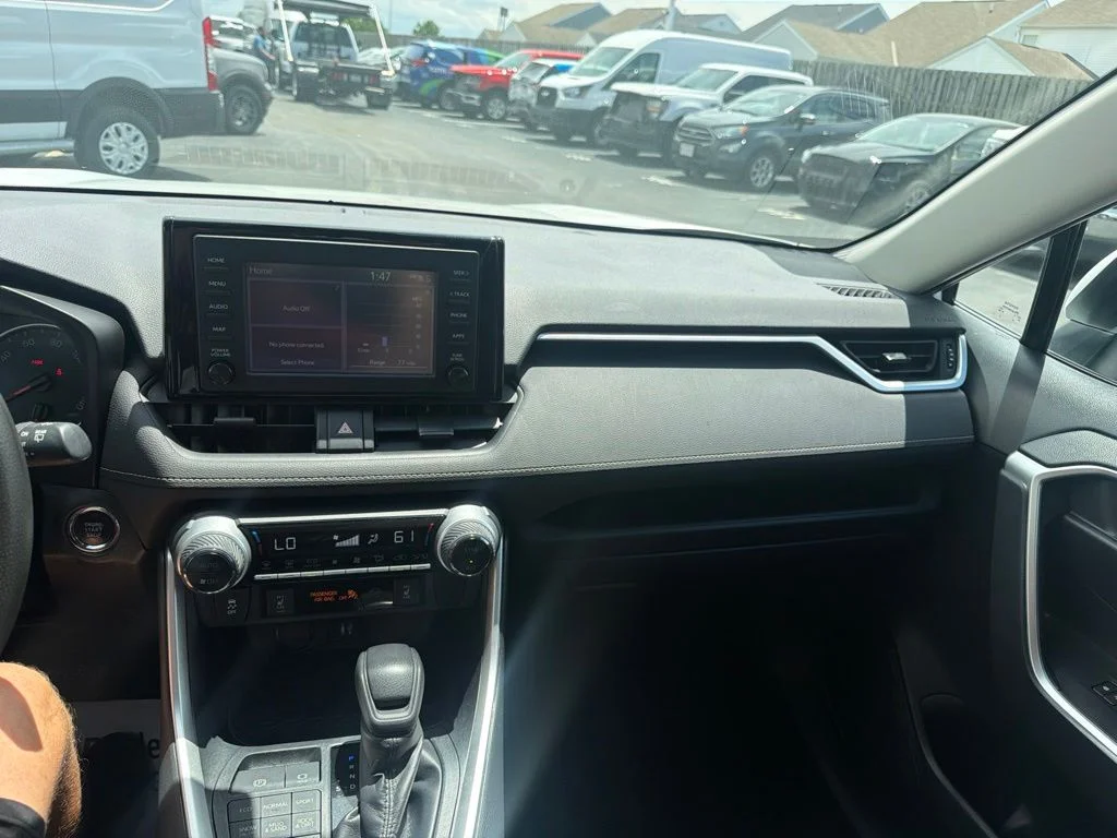 Used 2019 White Toyota XLE image 27