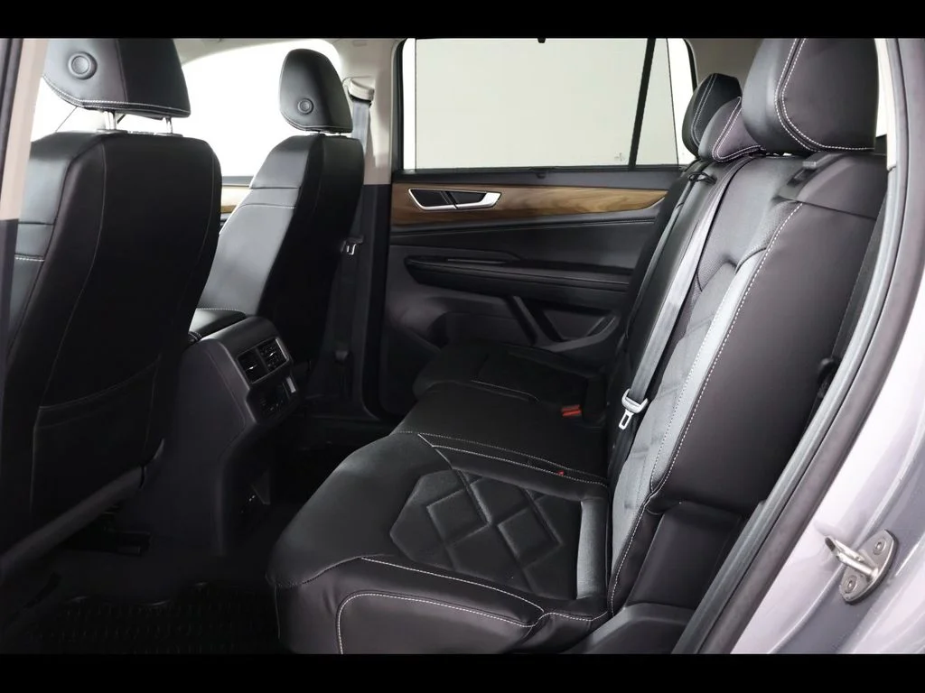 New 2026 Silver Volkswagen SE w/Technology image 9