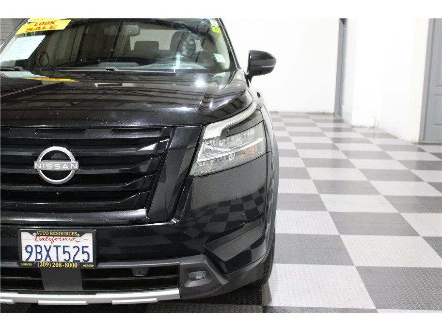 Used 2022 Super Black Nissan SL image 8