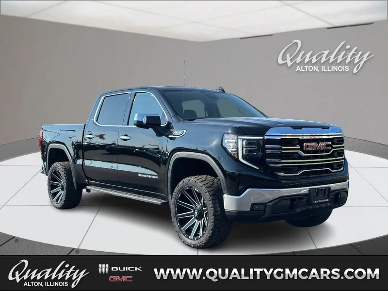 Used 2025 Onyx Black GMC SLT image 1