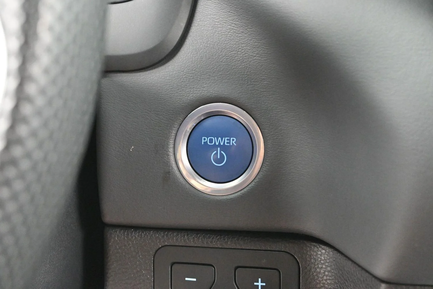 Used 2024  Toyota Platinum Hybrid image 26