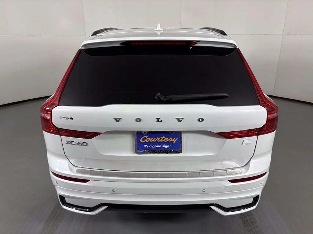 Used 2024 White Volvo T8 Plus Dark Theme image 7