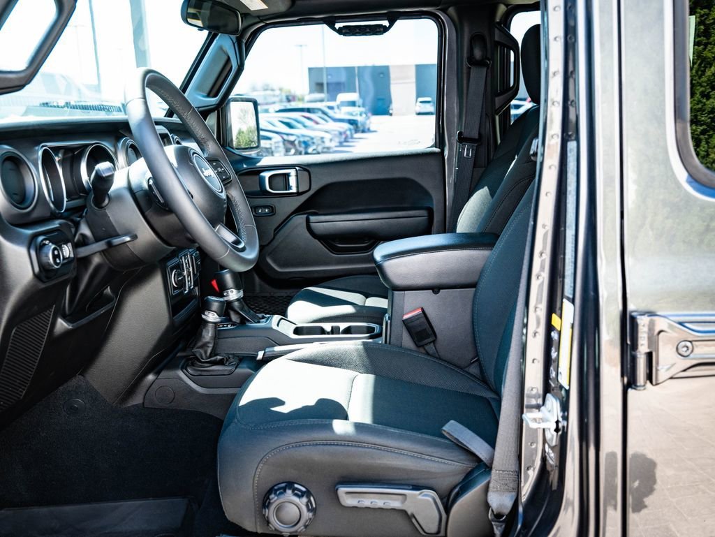 Used 2023 Granite Crystal Metallic Clearcoat Jeep Sport S image 19