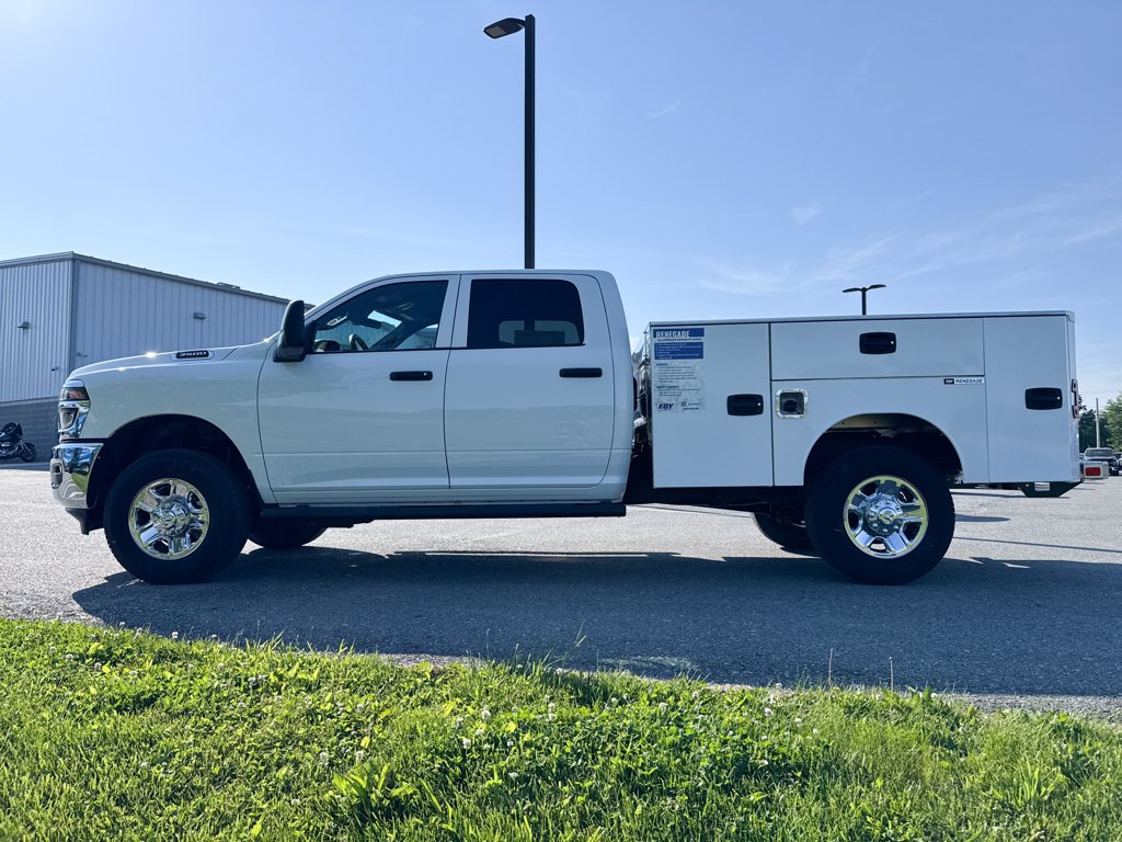 New 2026 Bright White Clear-Coat Exterior Paint RAM Tradesman image 17