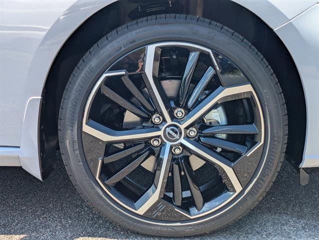 New 2025 Gray Sky Pearl Nissan SR image 12