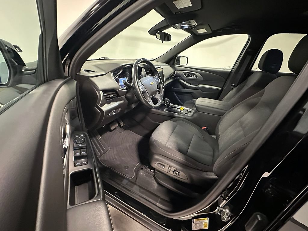 Used 2023 MOSAIC BLACK METALLIC Chevrolet LT Cloth image 20