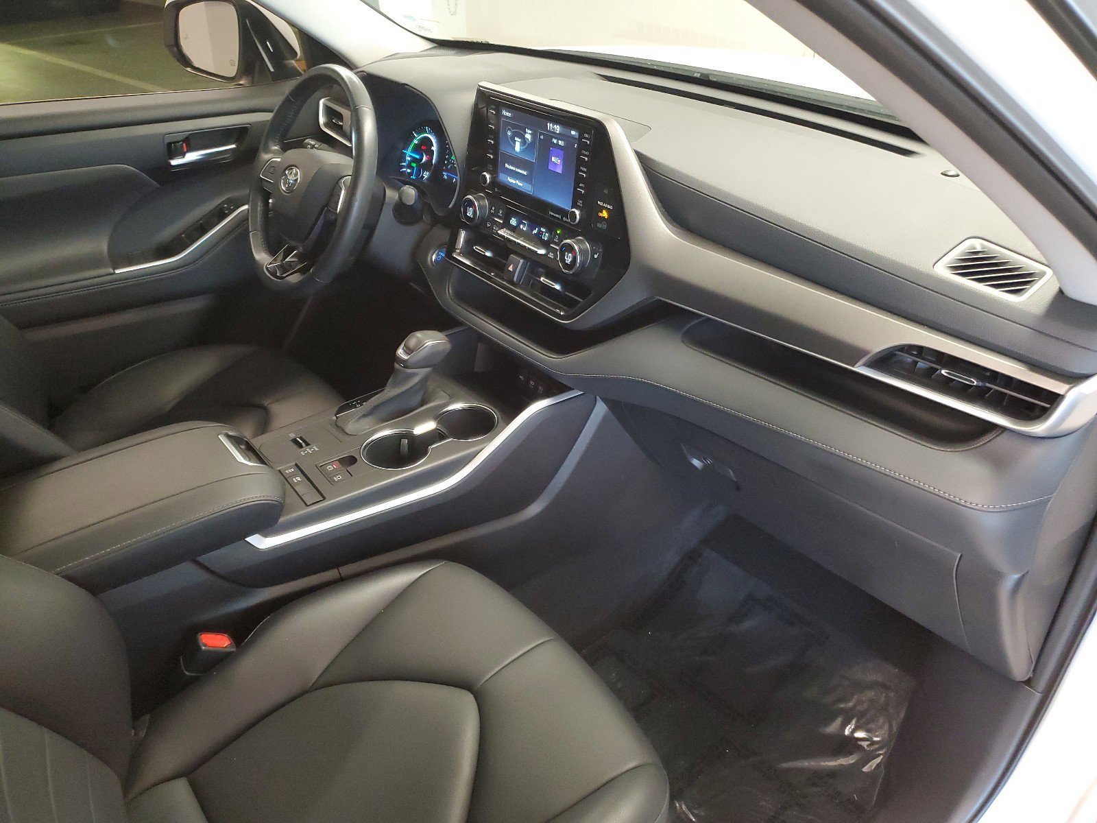 Used 2021 Blizzard Pearl Toyota Hybrid XLE image 24