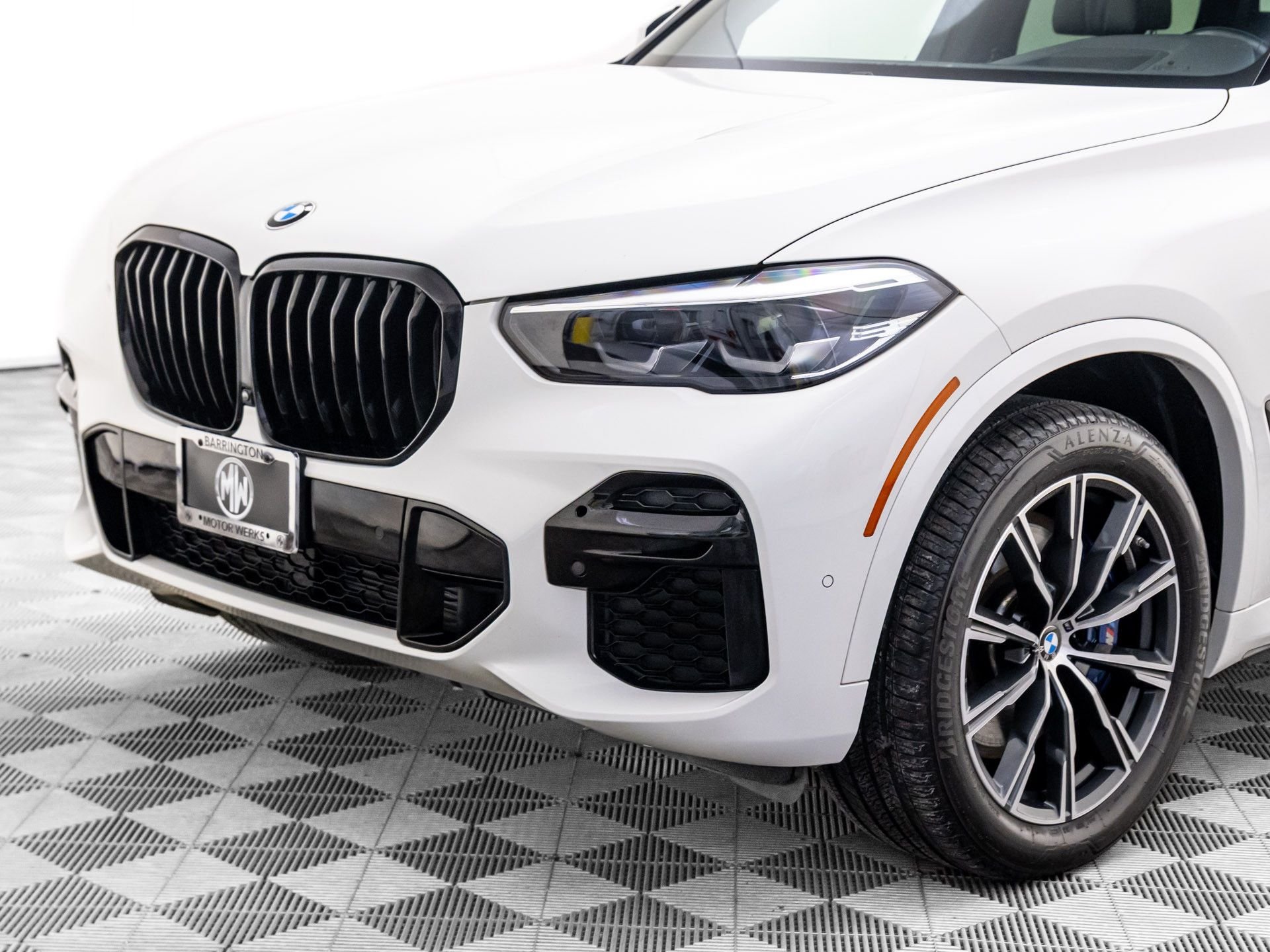 Certified Used 2023 Alpine White BMW M50i image 39