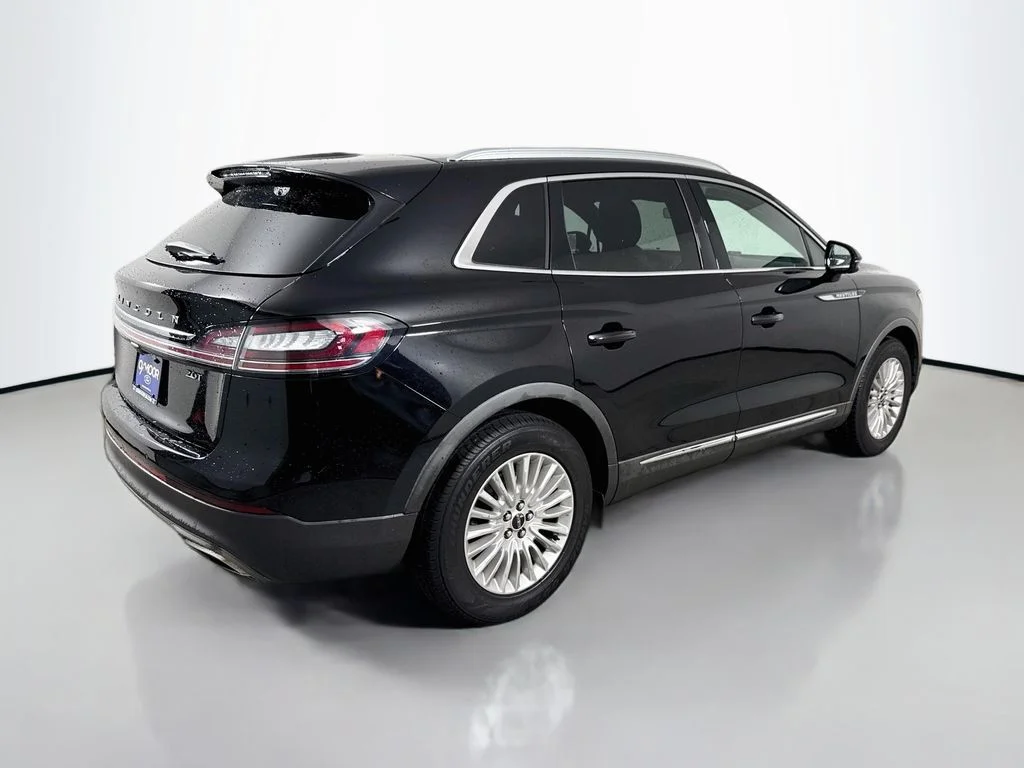 Used 2019 Infinite Black Metallic Lincoln Standard image 11