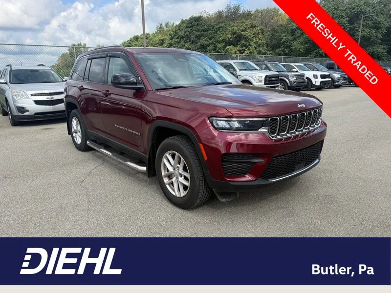Used 2023 Red Jeep Laredo X image 1