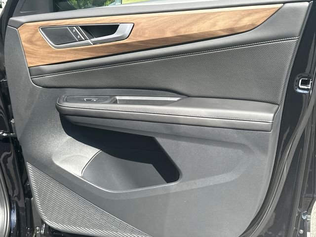 New 2026 Black Volkswagen 2.0T SE w/Technology image 14