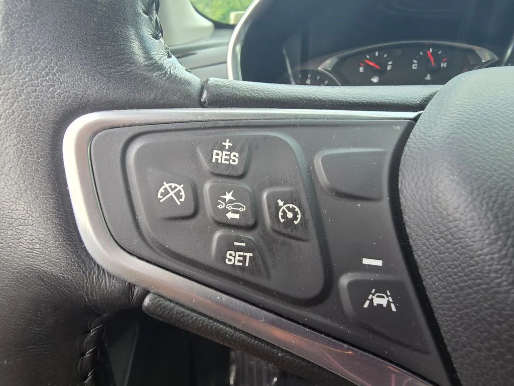 Used 2022 White Chevrolet LT image 24