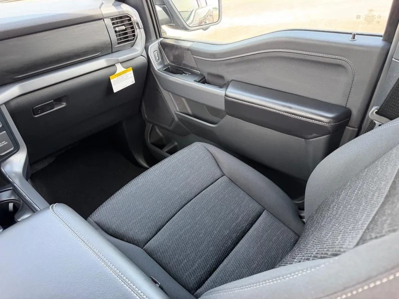 New 2026 Carbonized Gray Metallic Ford XLT image 17