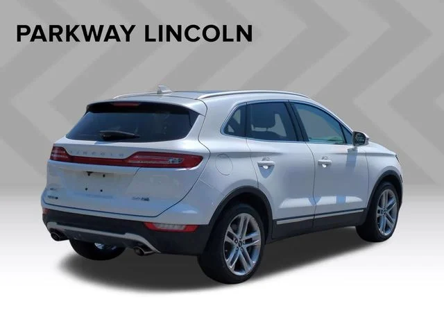 Used 2015 White Lincoln Base image 5