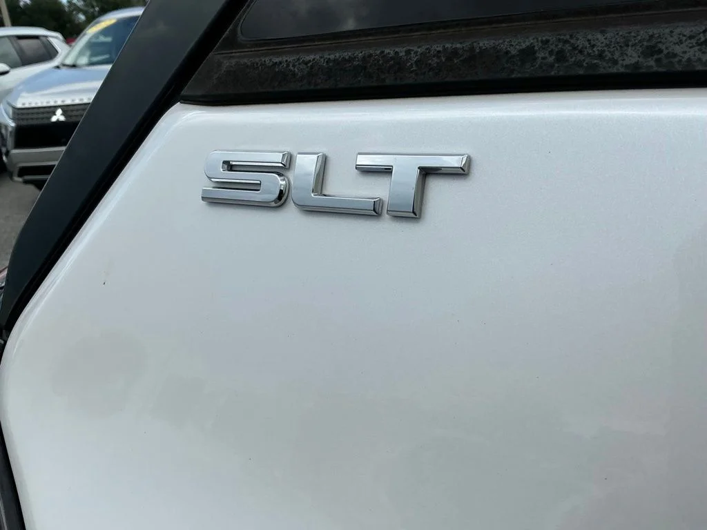 Used 2021 White GMC SLT image 24