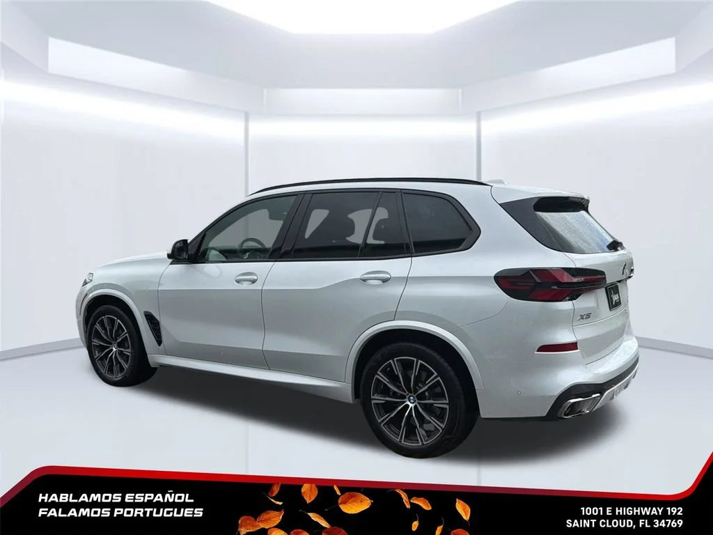Used 2024  BMW xDrive40i image 4