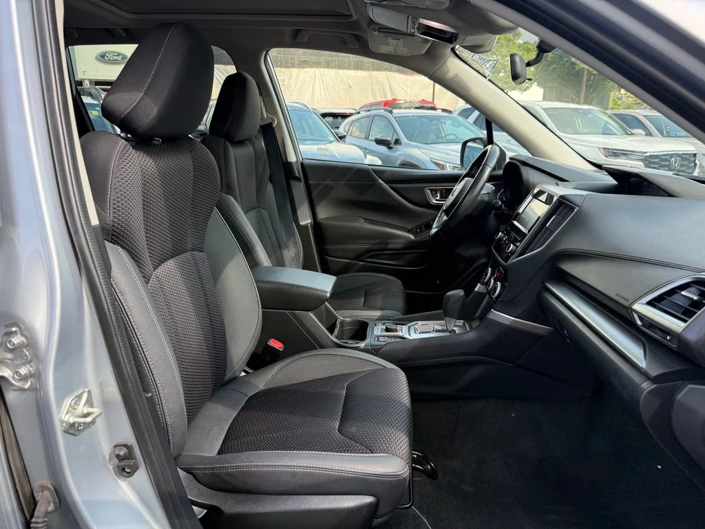 Used 2021 Ice Silver Metallic Subaru Premium image 32