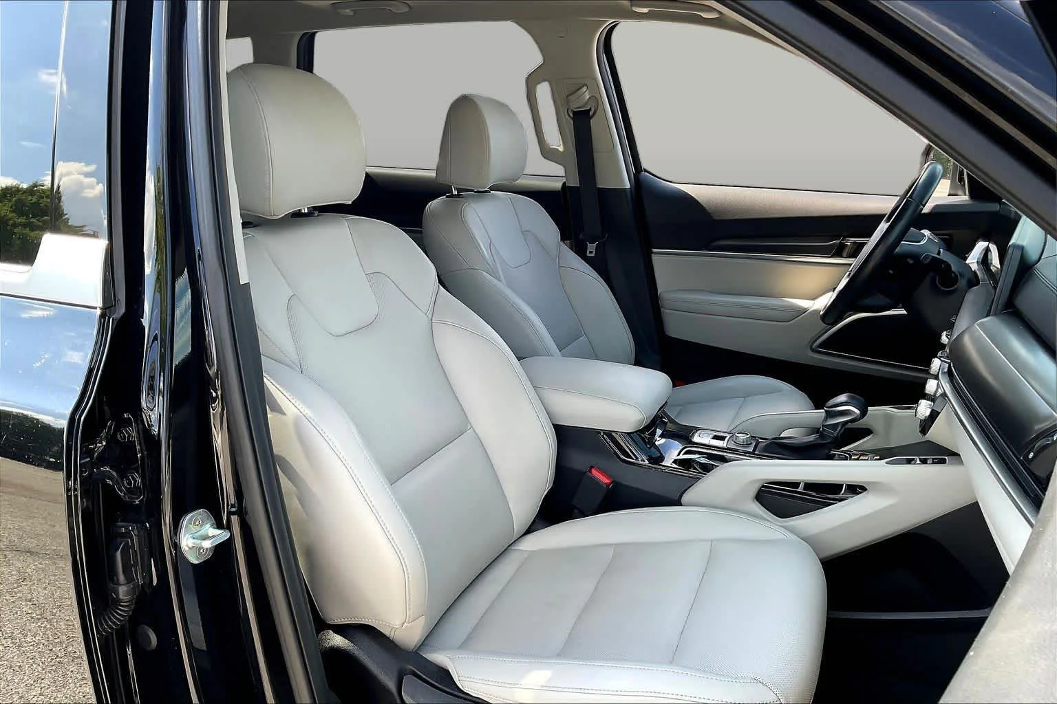 Used 2023 Ebony Black Kia S image 17