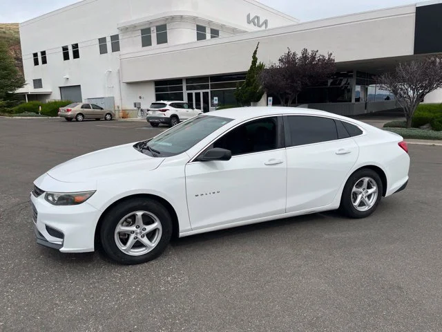 Used 2017 Summit White Chevrolet LS image 1