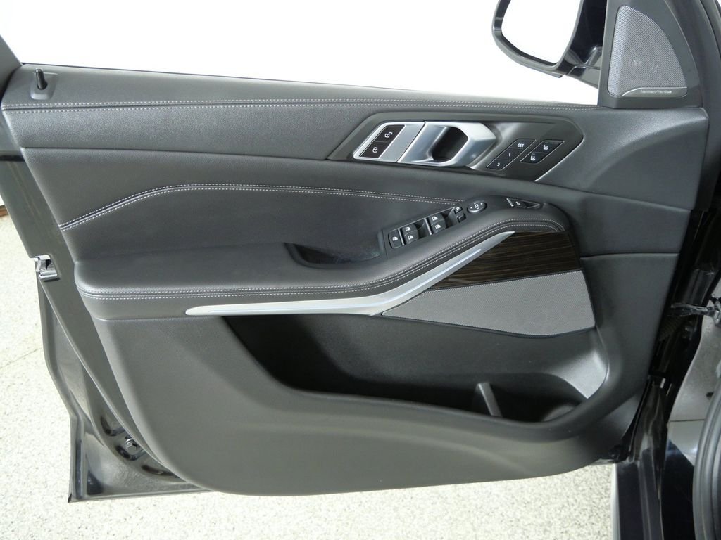 Used 2020 Jet Black BMW xDrive40i image 31