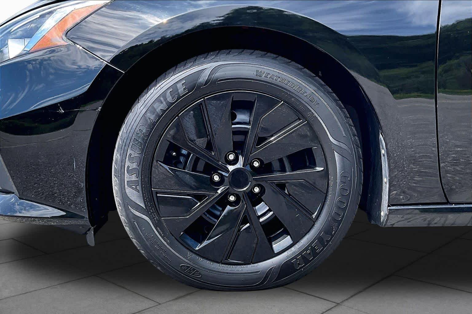 Used 2019 Super Black Nissan 2.5 S image 10