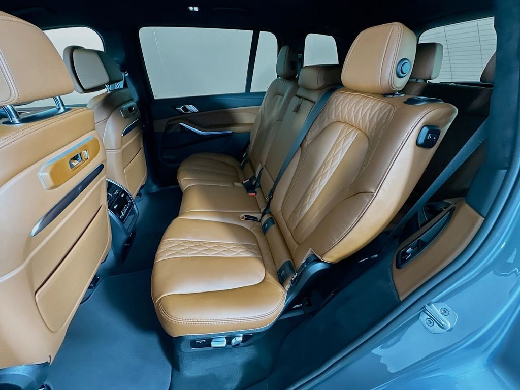 New 2027 Gray Metallic BMW xDrive40i image 17
