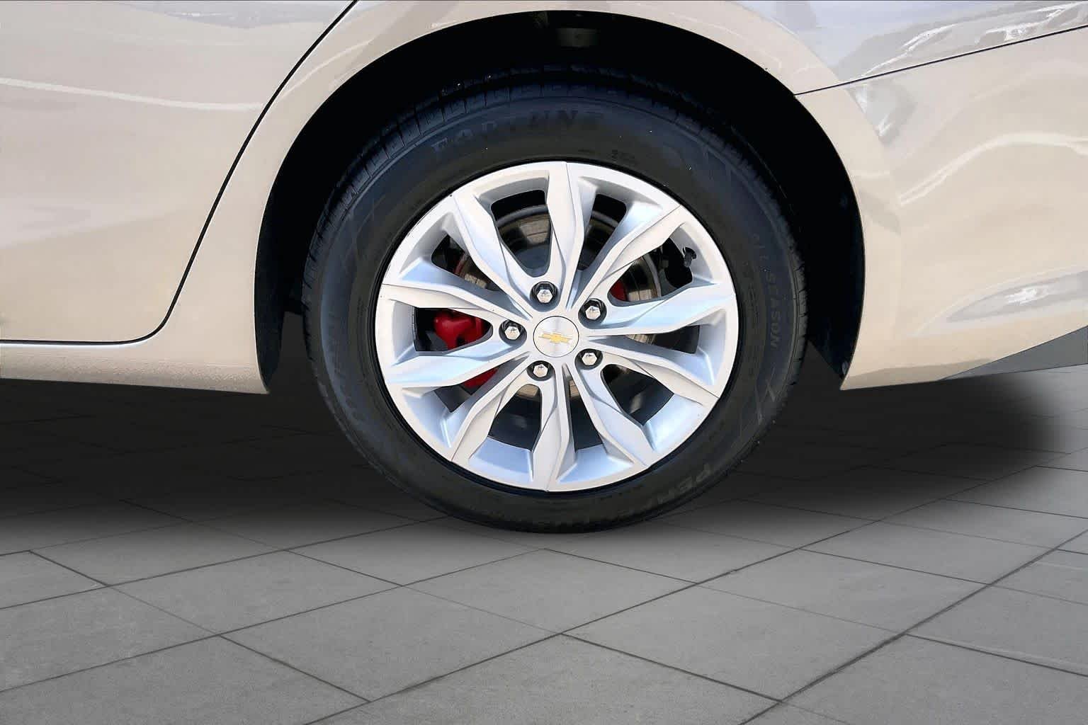 Used 2023 Mineral Gray Metallic Chevrolet LT image 11