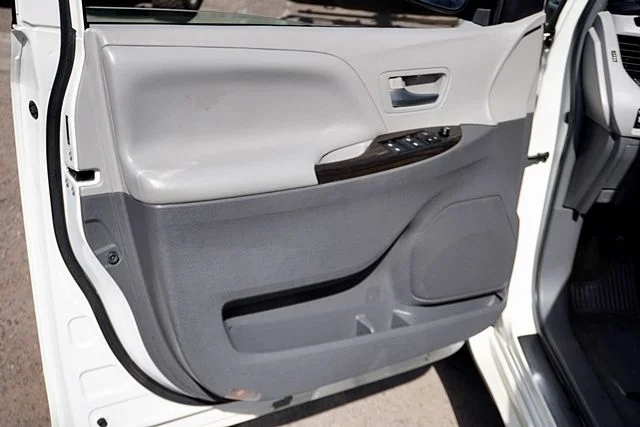 Used 2015 White Toyota XLE image 23