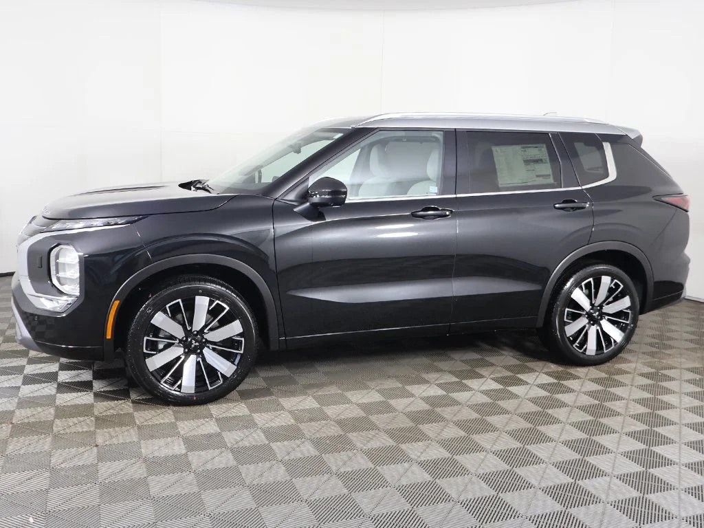 2025 Mitsubishi Outlander SEL Platinum Edition - Photo 23