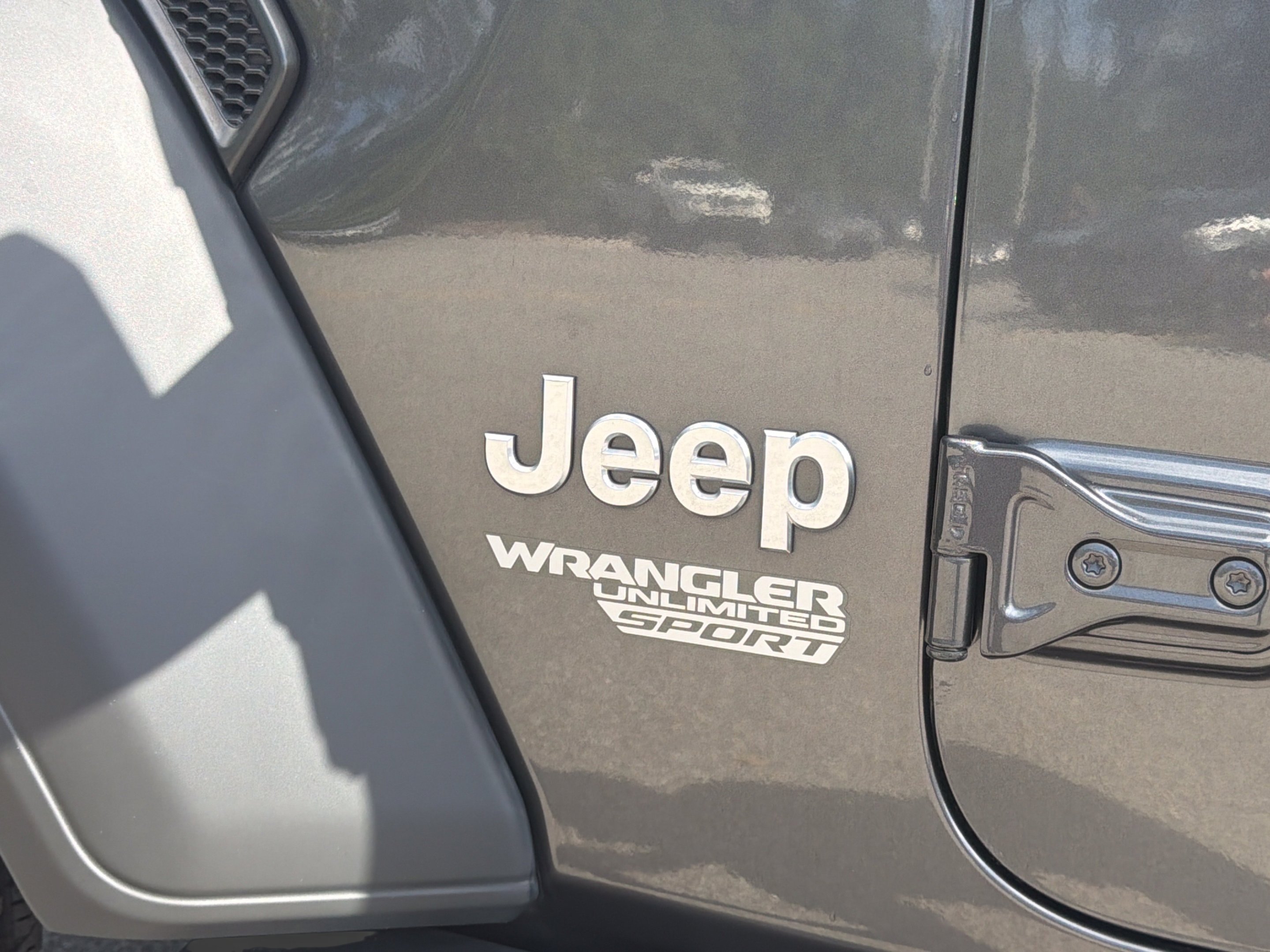 Used 2018 Granite Crystal Metallic Clearcoat Jeep Sport S image 25