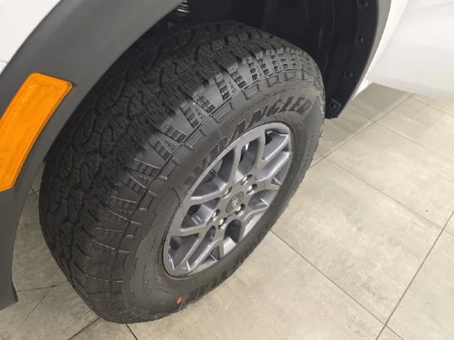 New 2026 Oxford White Ford XLT image 41