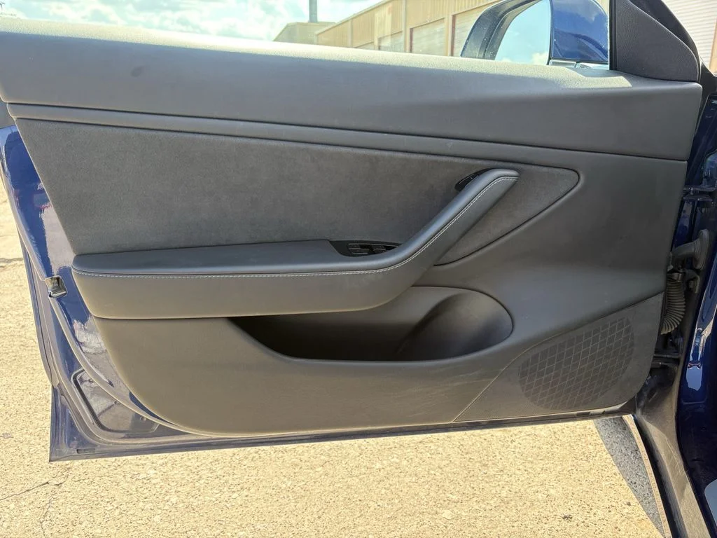 Used 2018 Deep Blue Metallic Tesla Long Range image 10