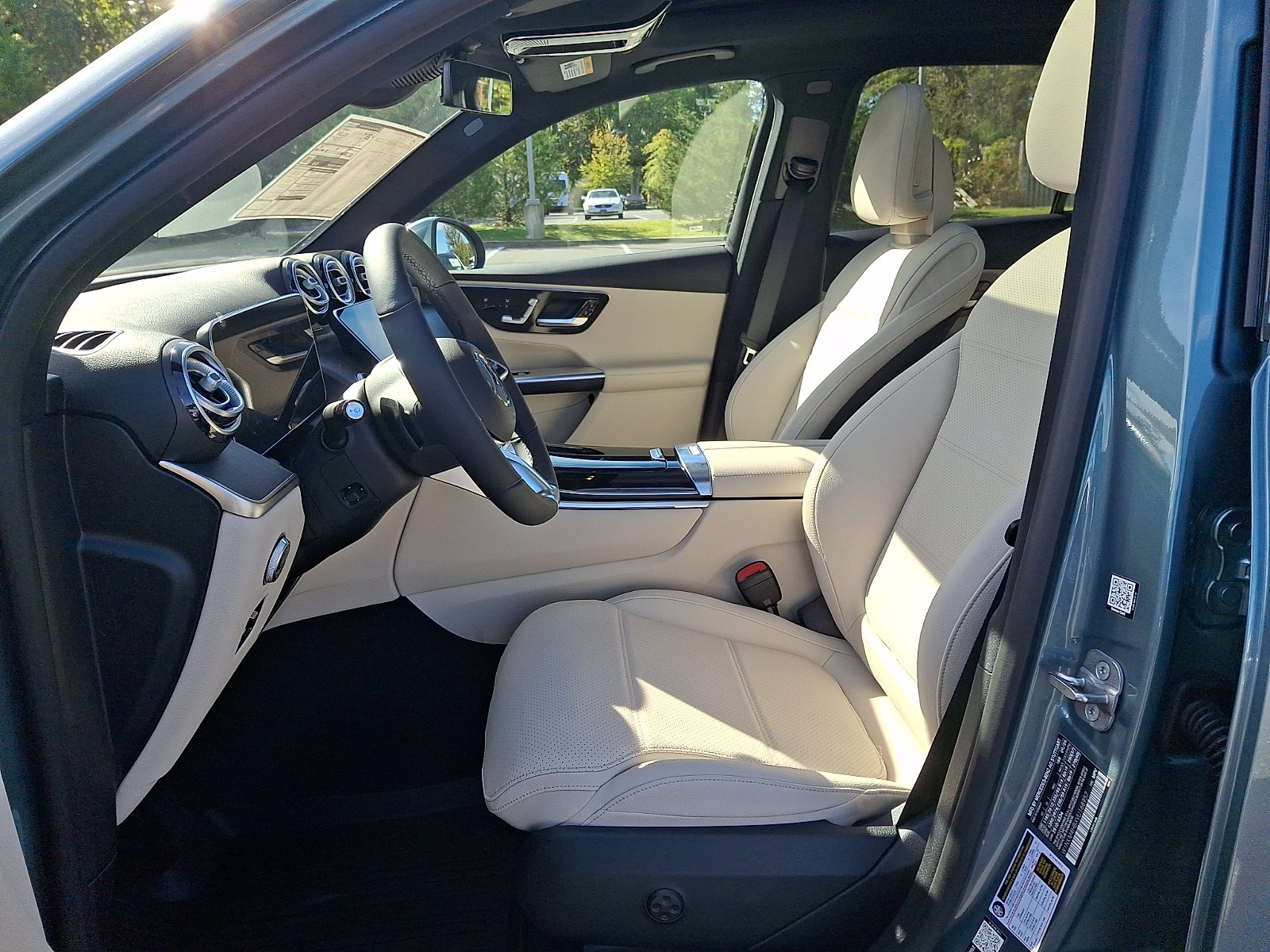 New 2027 Verde Silver Metallic Mercedes-Benz GLC 300 image 8