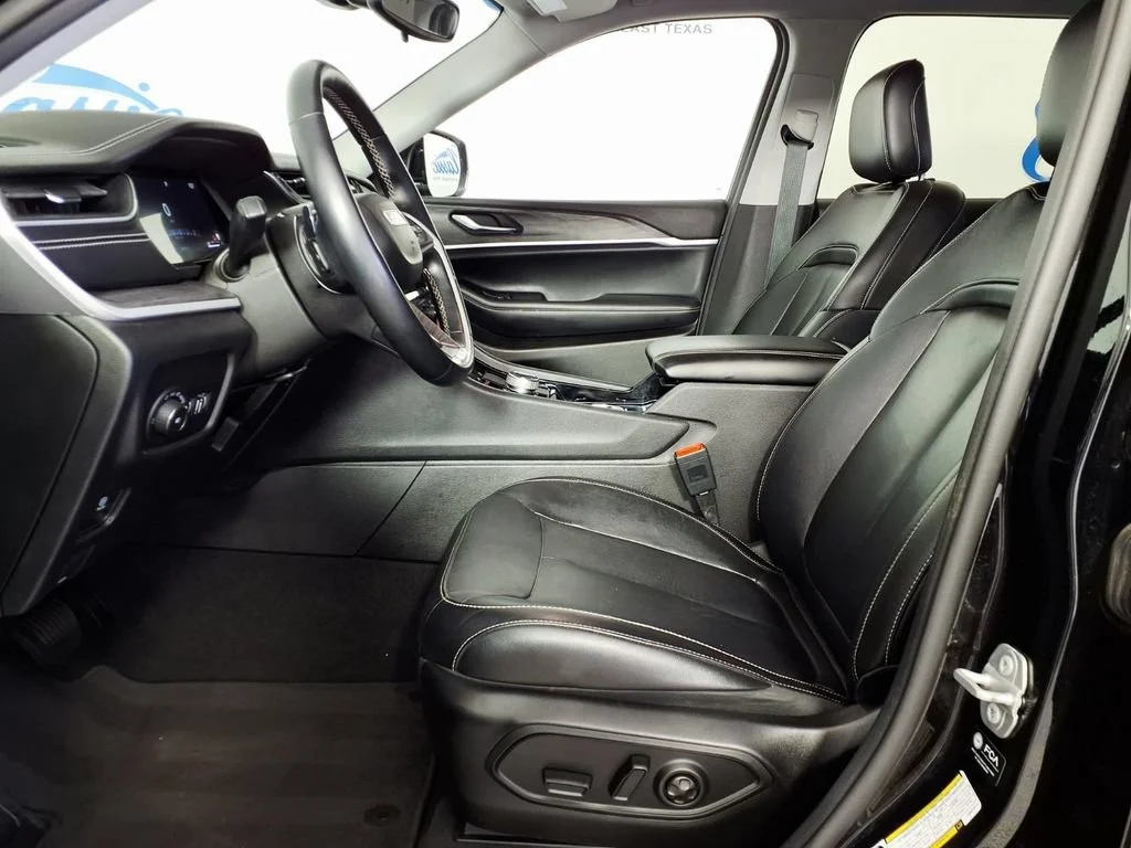 Used 2022 Diamond Black C Jeep Limited image 7