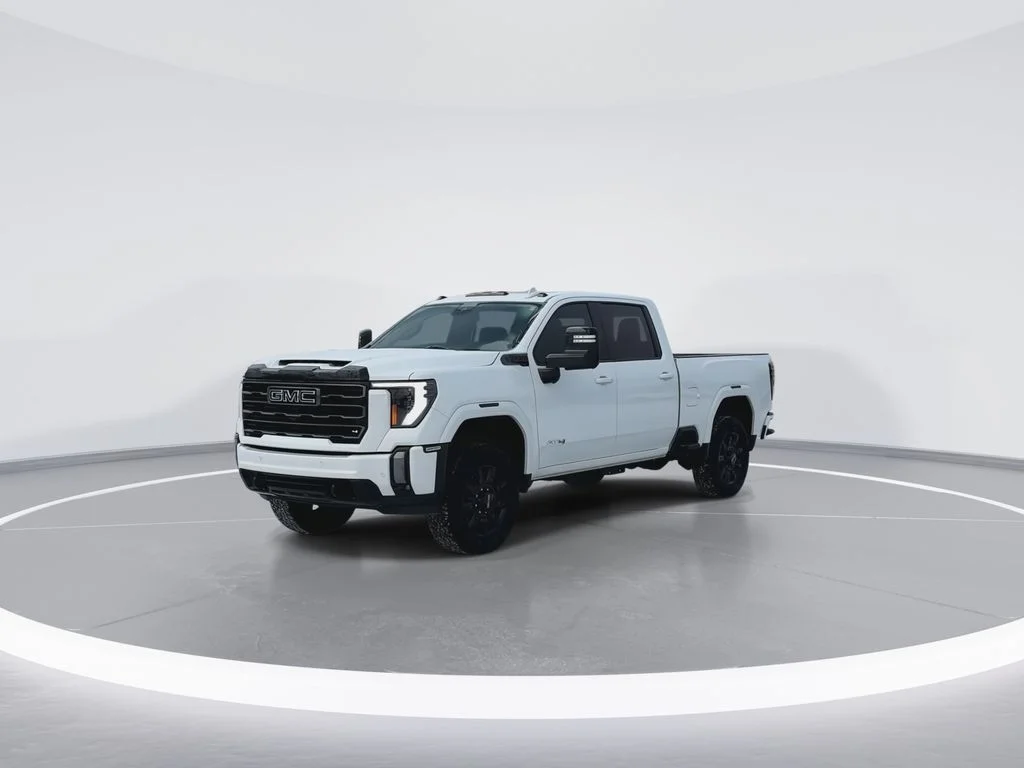 Used 2024 White GMC AT4 image 4