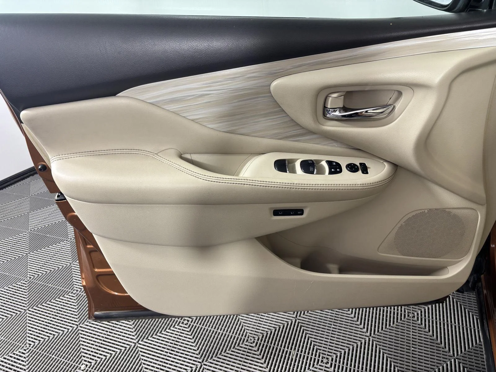 Used 2017 Pacific Sunset Metallic Nissan Platinum image 14