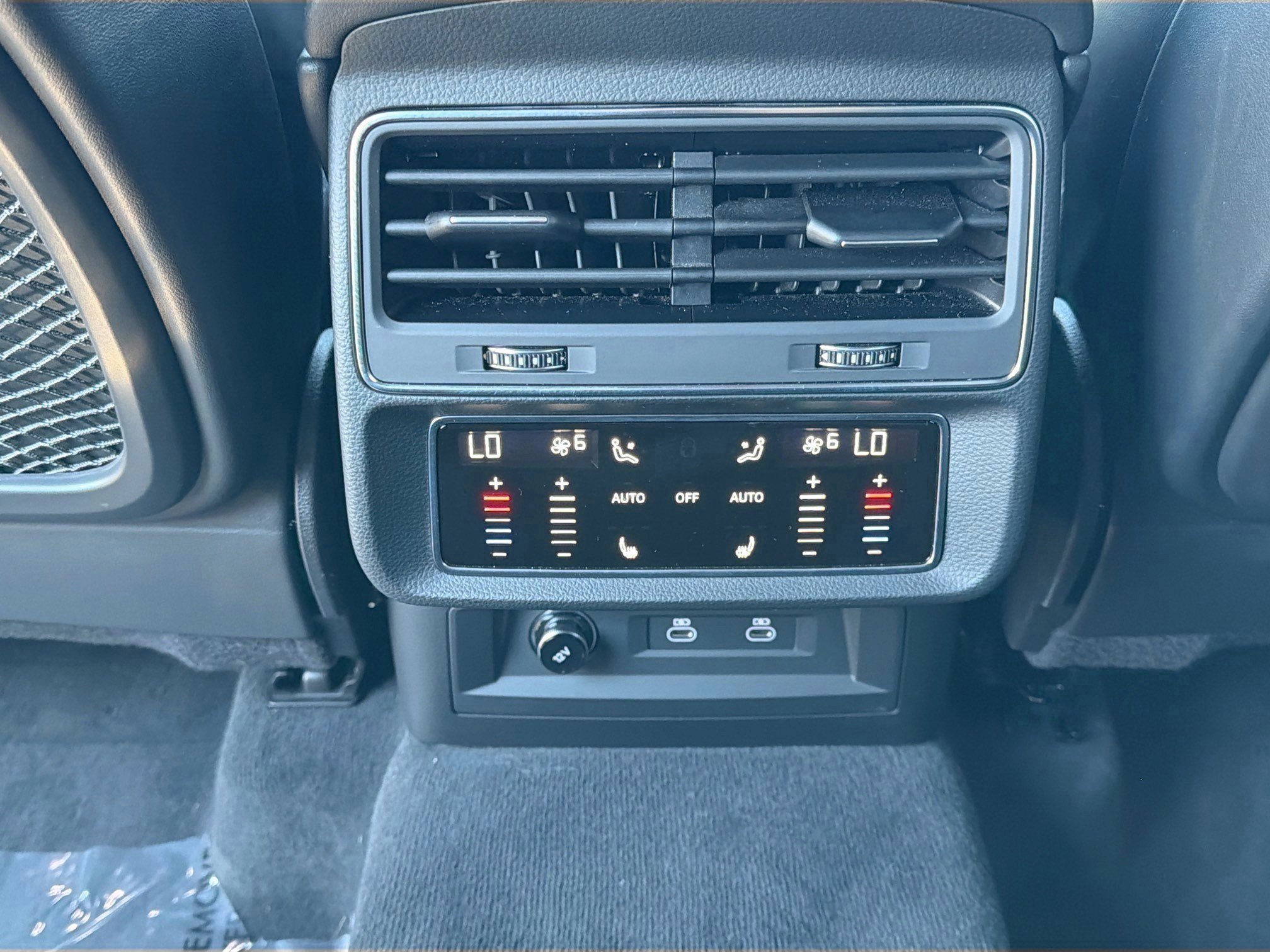 2022 Audi RS Q8 Base - Photo 19