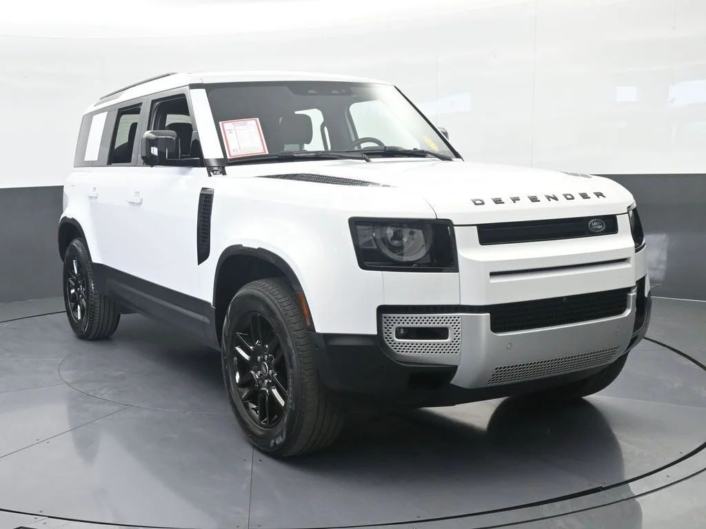 Used 2025 White Land Rover S image 9