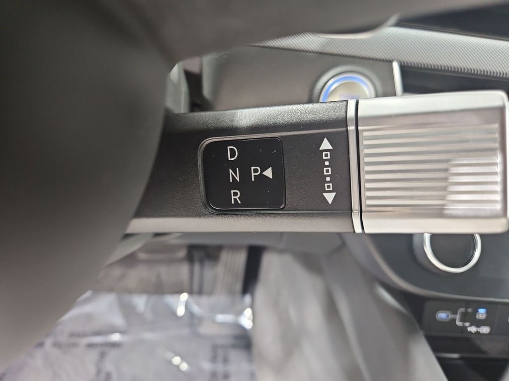 Used 2025 White Hyundai SEL image 24