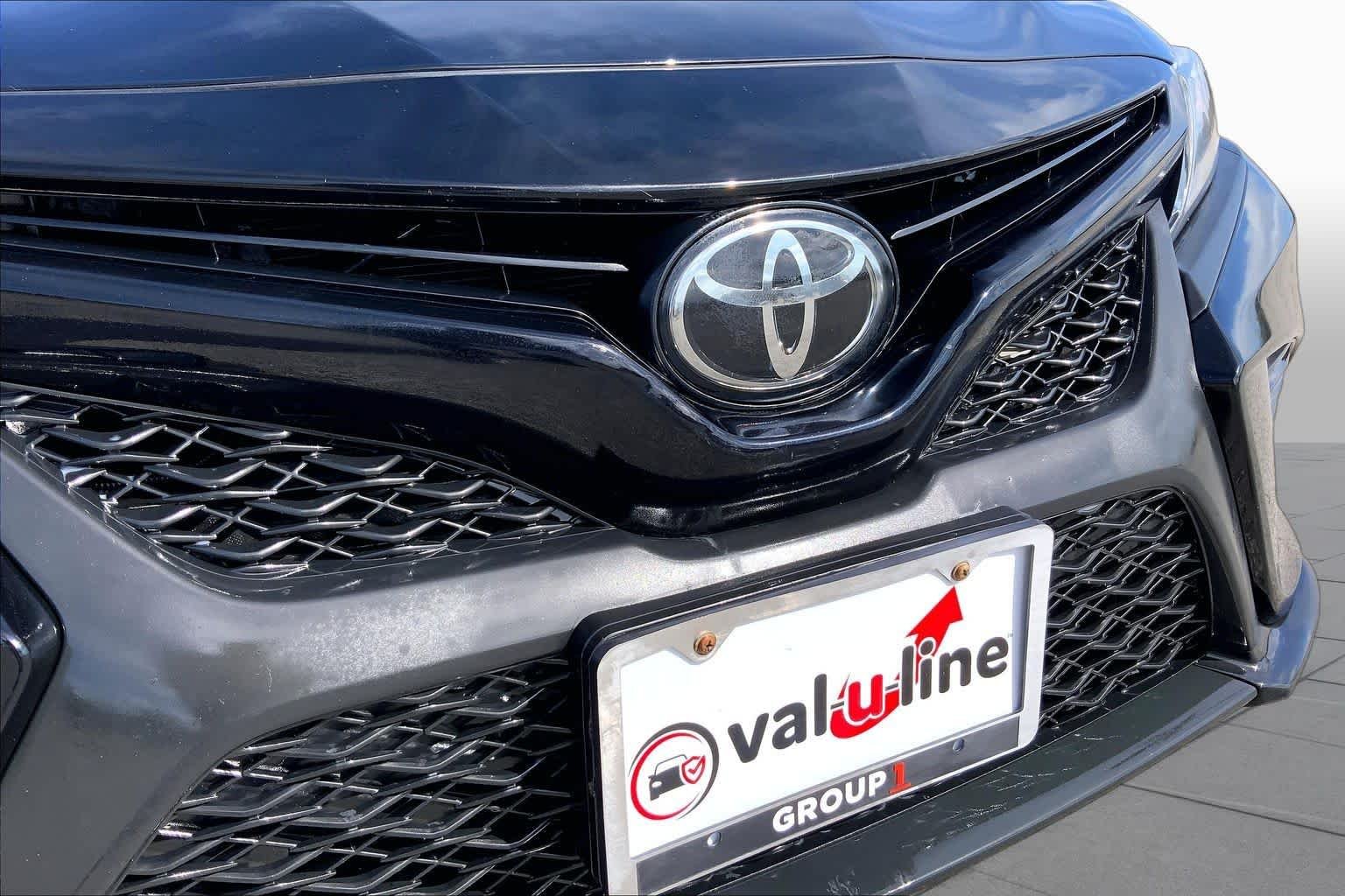 Used 2019 Midnight Black Metallic Toyota SE image 29