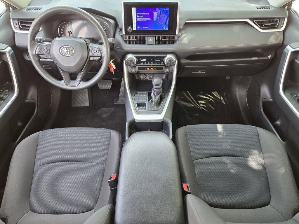2024 Toyota RAV4 LE - Photo 18