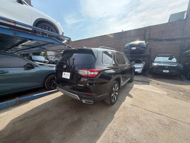 Used 2023 Black Honda Touring image 4