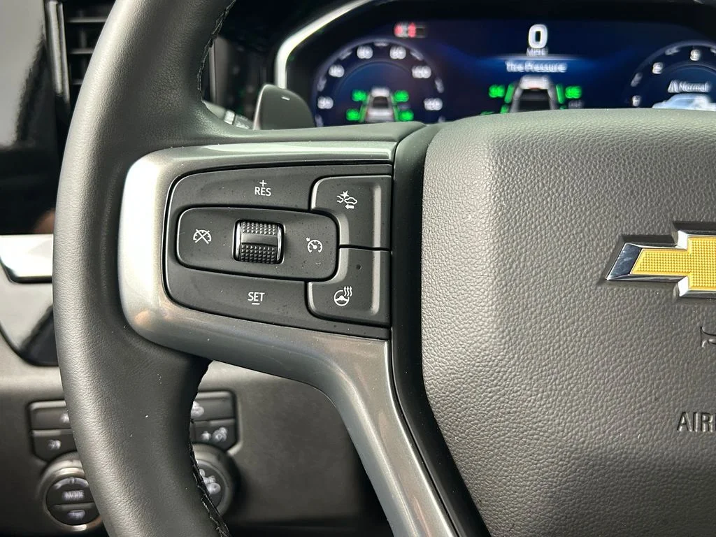 Used 2026 Summit White Chevrolet LT image 30