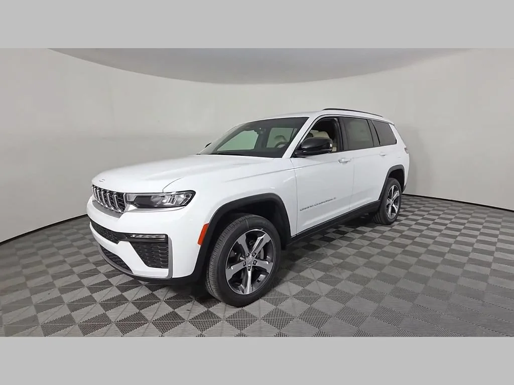 New 2026 Bright White Clear-Coat Exterior Paint Jeep Limited image 44