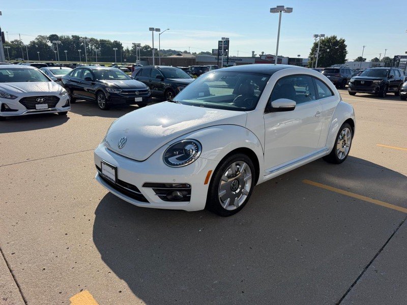 Used 2018 Pure White Volkswagen SE image 6