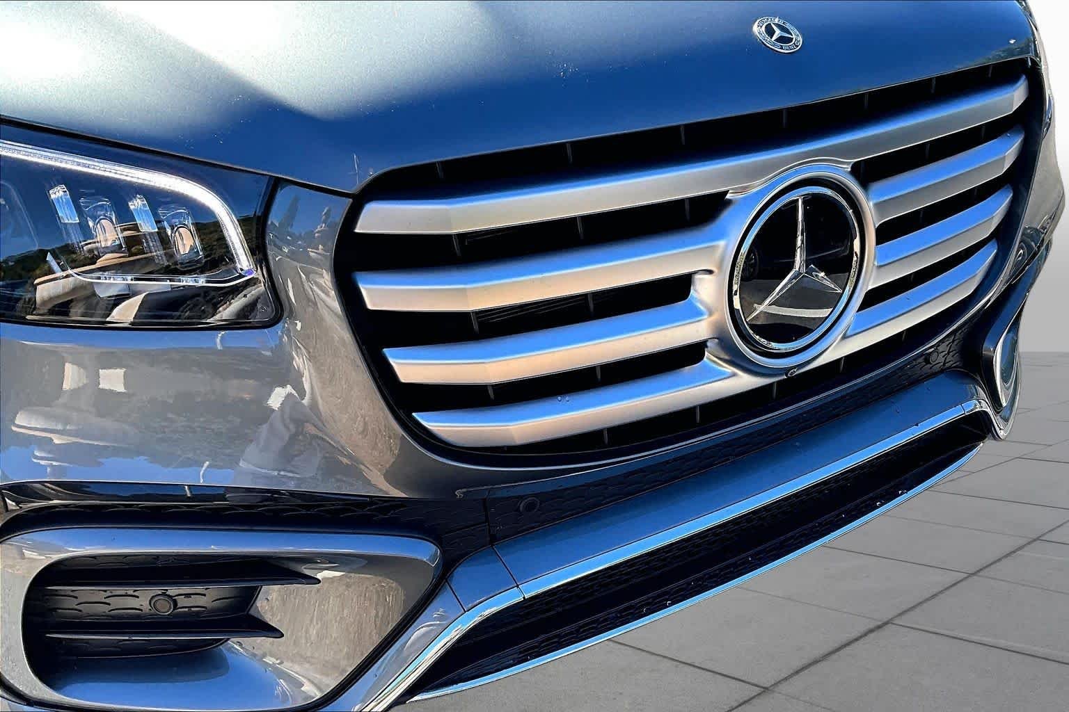 Used 2026 Selenite Grey Metallic Mercedes-Benz GLS 450 image 30