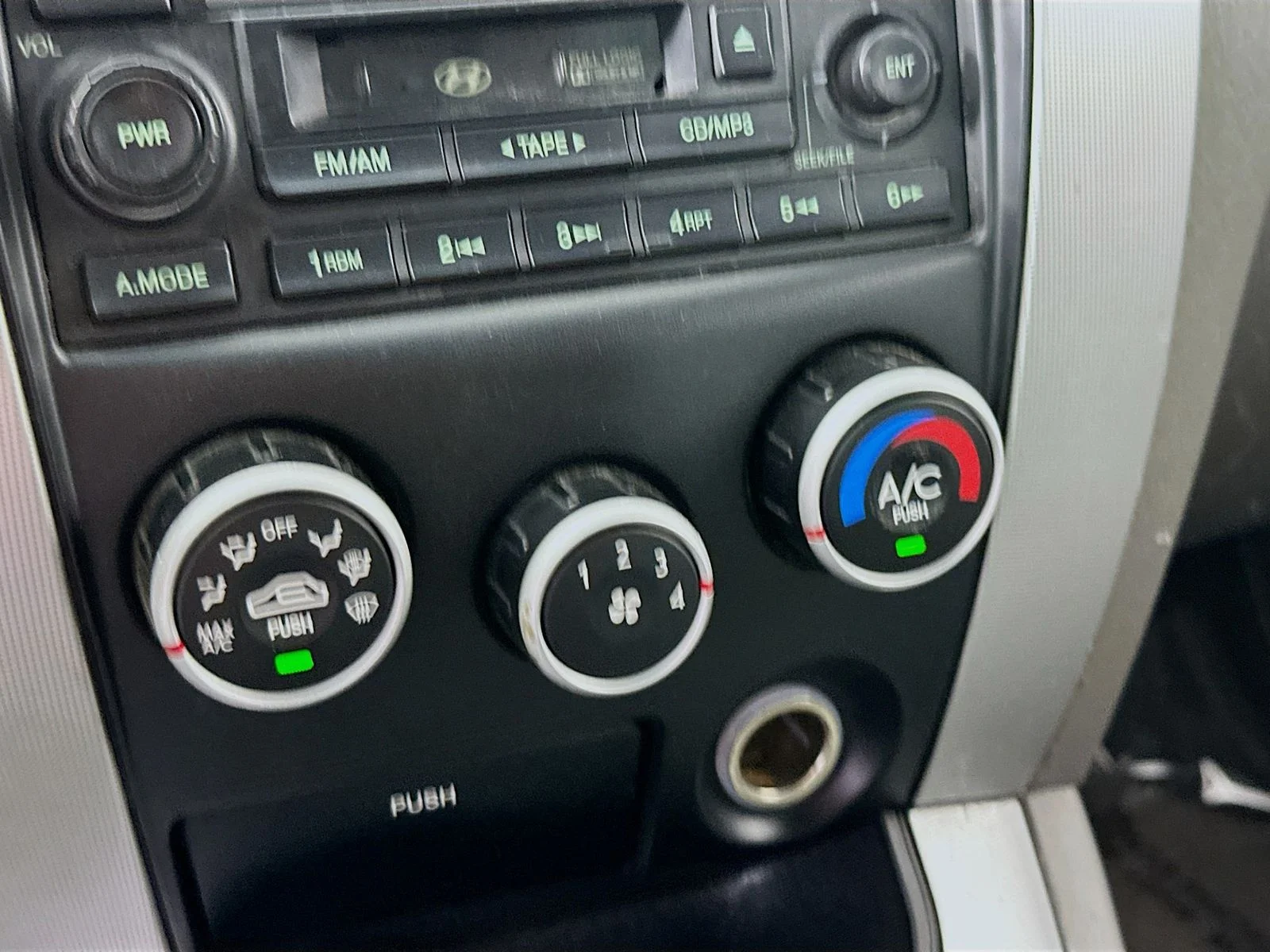Used 2008 Silver Hyundai SE image 17