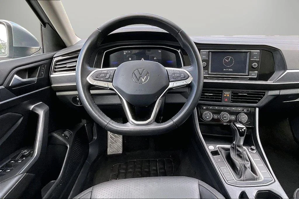 Used 2024  Volkswagen 1.5T SE image 13